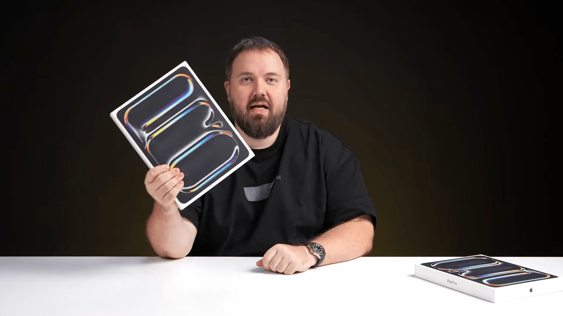 俄罗斯YouTuber泄露的苹果M5 iPad Pro开箱视频截图