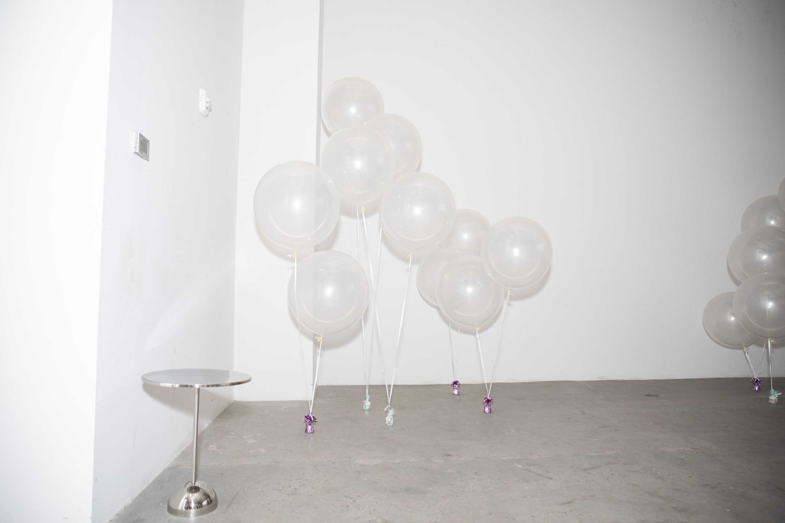 潘通2026年度色云舞者概念图