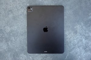 M5芯片2025款11英寸iPad Pro背面