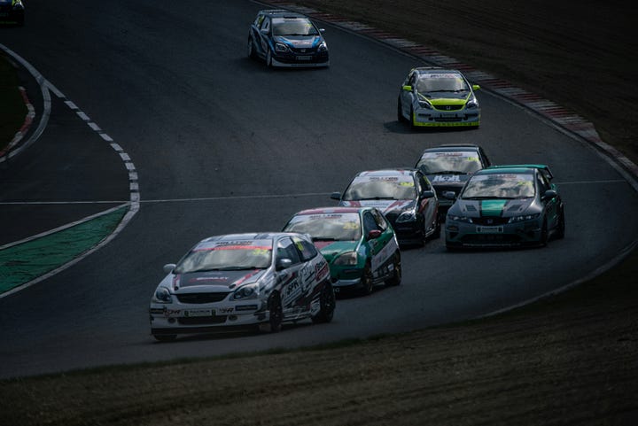 汽车与向量数据库概念图